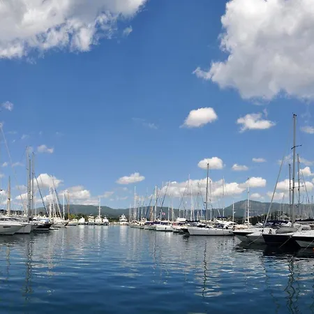 Apartahotel Filippas In 4*